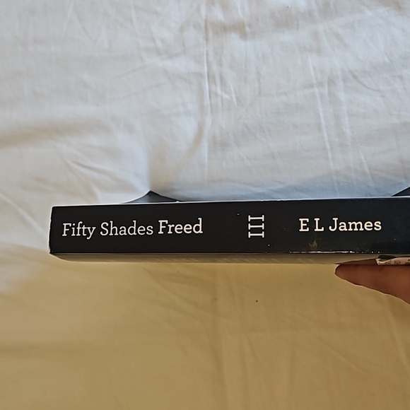 Fifty Shades Freed Book - Picture 4 of 4